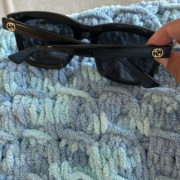 SOLD ❌NWT GUCCI oversized Sunglasses with case, dust cover, cloth. - Picture 3 of 6